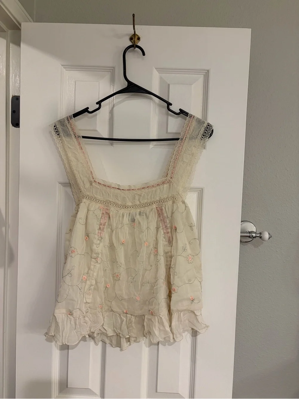 Kimchi Blue Urban Outfitters Colette Embroidered Ruffle Cami Small - Picture 7 of 7